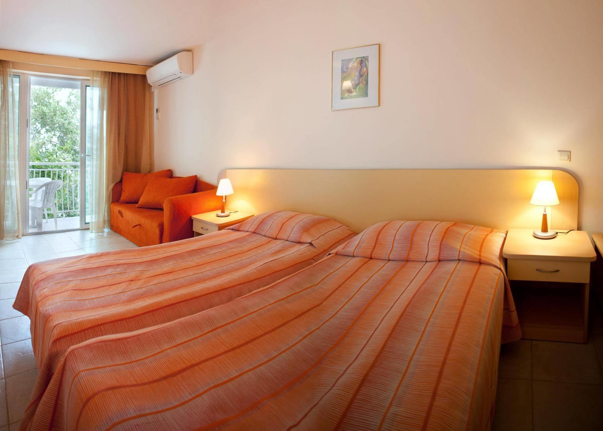 Kaliopa Hotel อัลเบนา ภายนอก รูปภาพ