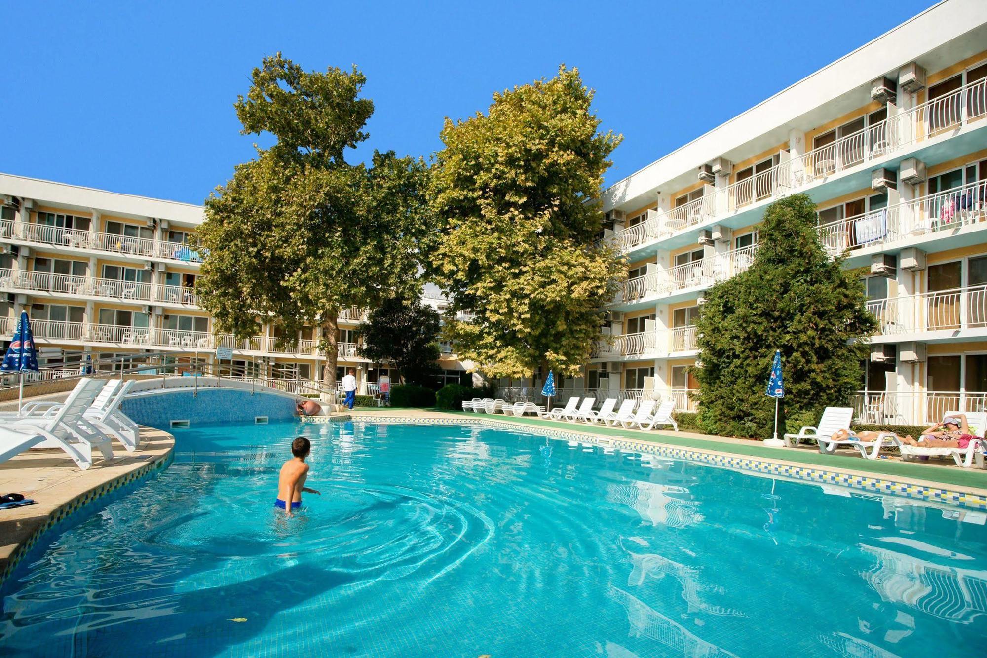 Kaliopa Hotel อัลเบนา ภายนอก รูปภาพ