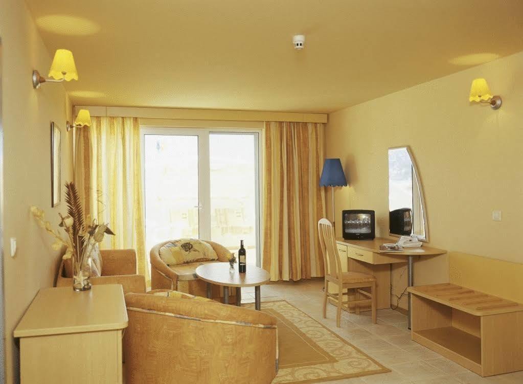 Kaliopa Hotel อัลเบนา ภายนอก รูปภาพ